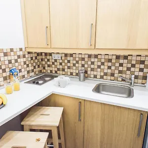D.five Stylish Studio At Parliament Apartment